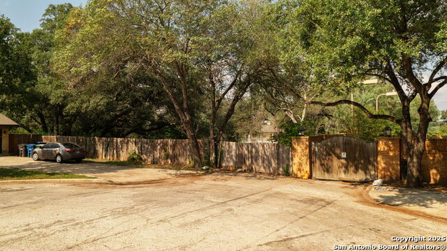 Image 15 of 46 For 7606 Vandiver Rd N