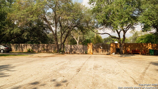 Image 16 of 46 For 7606 Vandiver Rd N