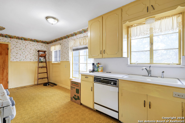 Image 23 of 46 For 7606 Vandiver Rd N