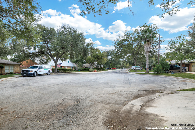 Image 42 of 46 For 7606 Vandiver Rd N