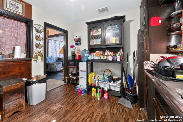 Listing photo id 9 for 808 Adams N