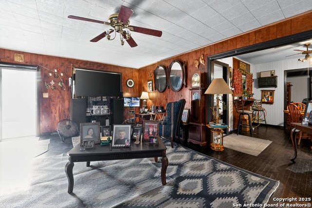 Listing photo id 10 for 808 Adams N