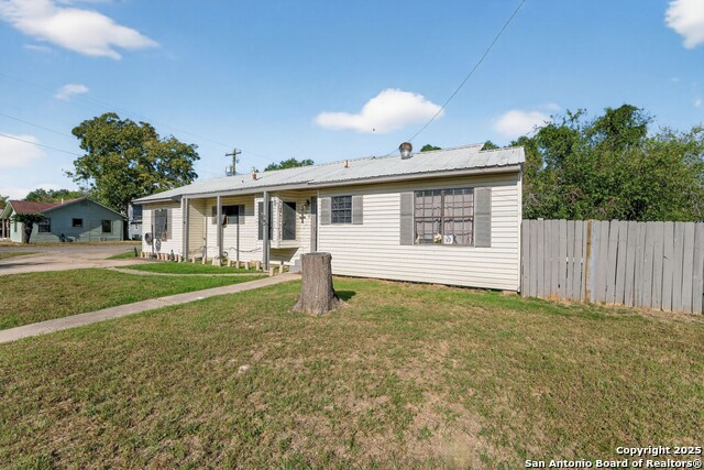 Listing photo id 0 for 808 Adams N