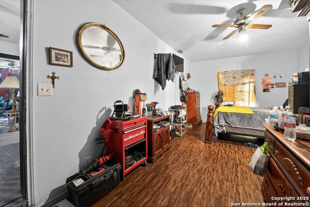 Listing photo id 3 for 808 Adams N