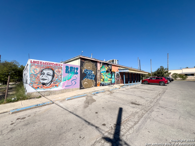 Listing photo id 10 for 2918 Commerce W