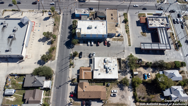 Listing photo id 11 for 2918 Commerce W