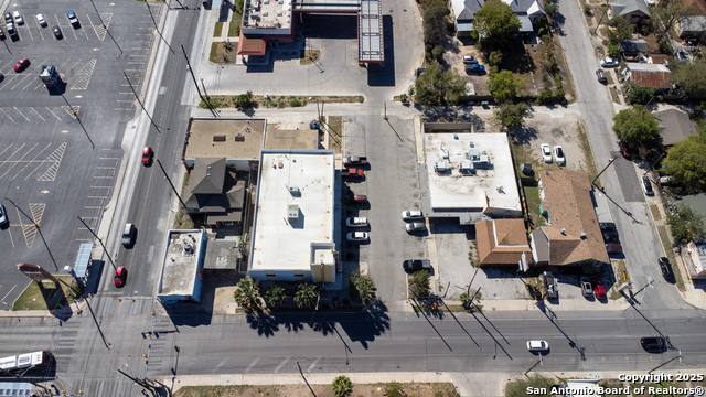 Listing photo id 12 for 2918 Commerce W