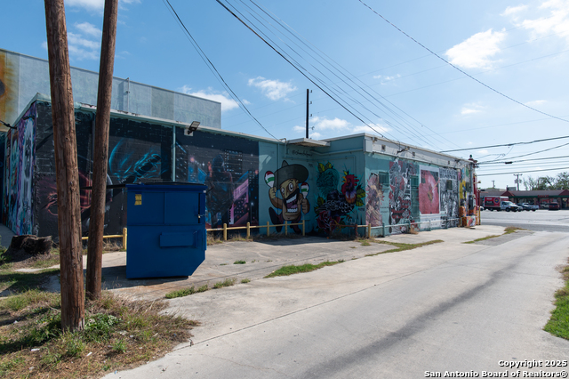 Listing photo id 15 for 2918 Commerce W