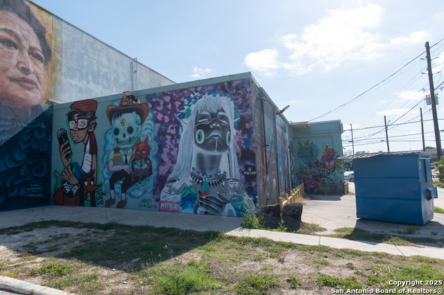 Listing photo id 16 for 2918 Commerce W