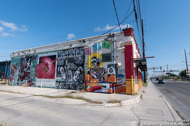 Listing photo id 17 for 2918 Commerce W