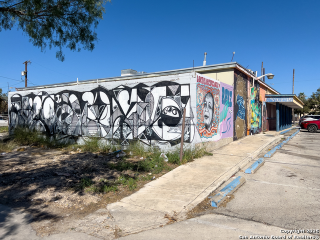 Listing photo id 4 for 2918 Commerce W