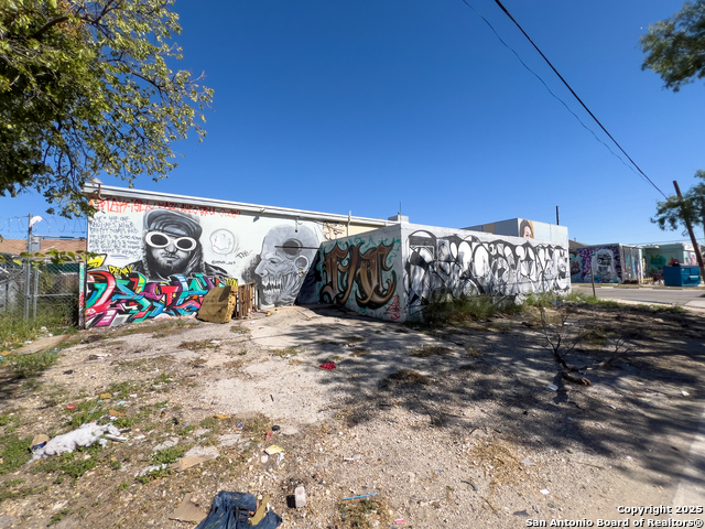 Listing photo id 5 for 2918 Commerce W