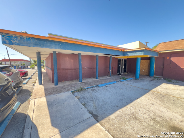 Listing photo id 7 for 2918 Commerce W