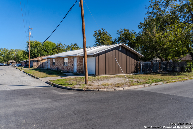 Image 17 of 23 For 802 Durr