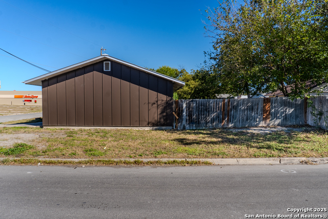 Image 22 of 23 For 802 Durr