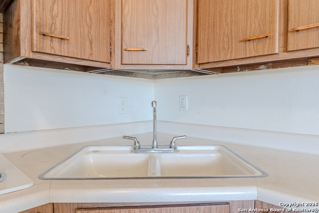 Image 8 of 23 For 802 Durr