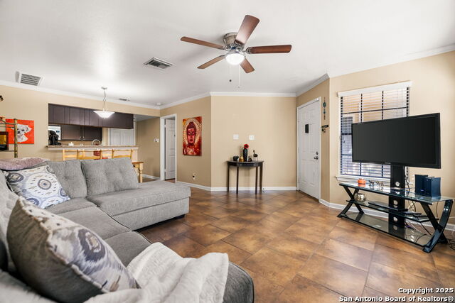 Image 10 of 29 For 11610 Vance Jackson  105