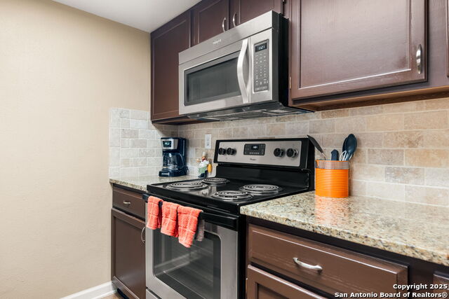 Image 16 of 29 For 11610 Vance Jackson  105