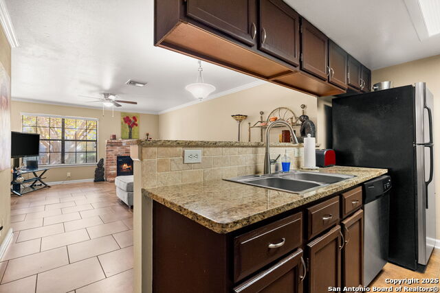 Image 19 of 29 For 11610 Vance Jackson  105