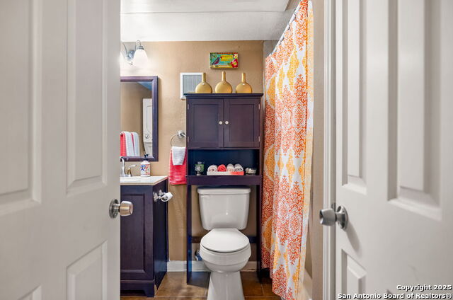 Image 25 of 29 For 11610 Vance Jackson  105