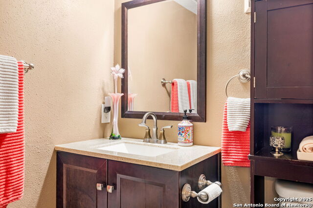 Image 26 of 29 For 11610 Vance Jackson  105