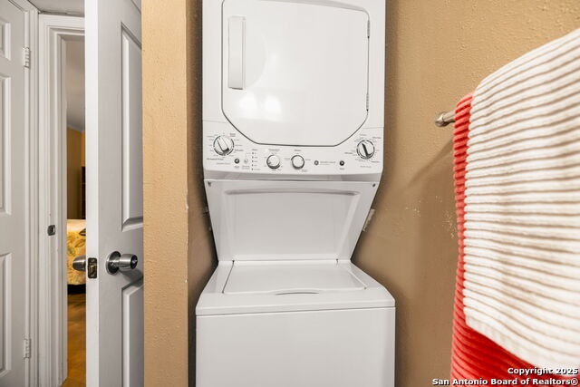 Image 27 of 29 For 11610 Vance Jackson  105