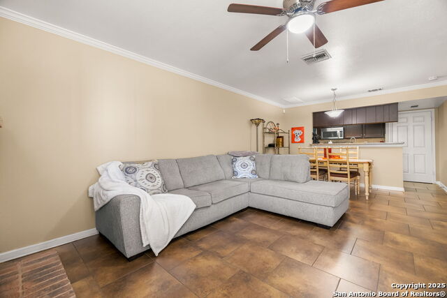 Image 9 of 29 For 11610 Vance Jackson  105