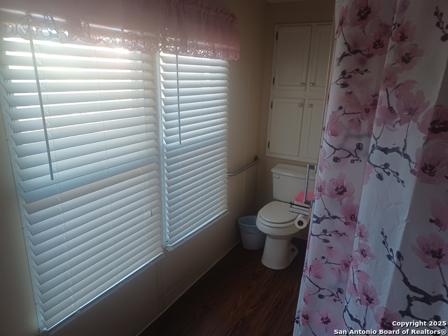 Image 8 of 14 For 400 Dr.