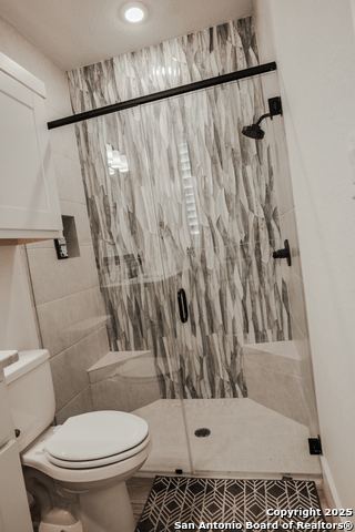 Listing photo id 10 for 8519 Nichols Tree