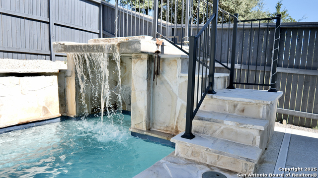 Listing photo id 13 for 8519 Nichols Tree