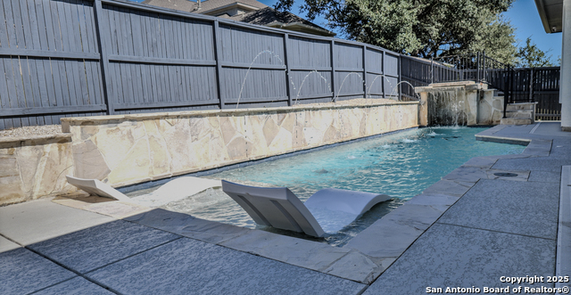 Listing photo id 14 for 8519 Nichols Tree