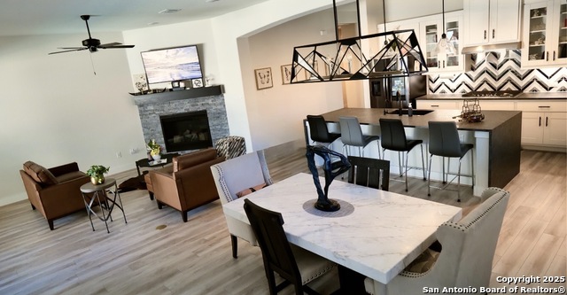 Listing photo id 3 for 8519 Nichols Tree