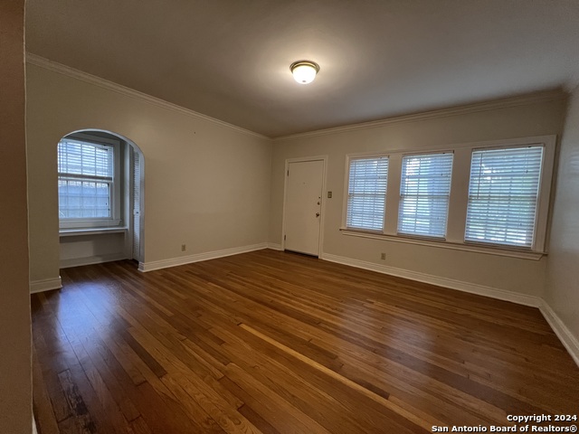 Image 10 of 16 For 308 Rosewood Ave E 1