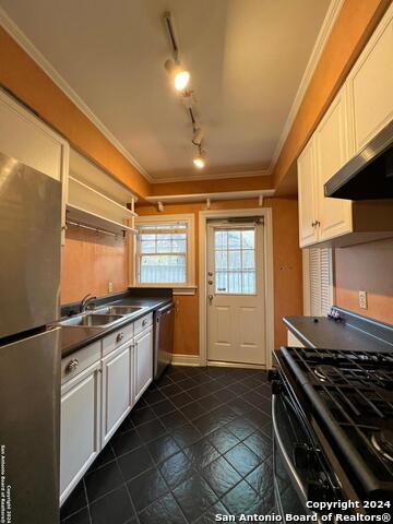 Image 14 of 16 For 308 Rosewood Ave E 1