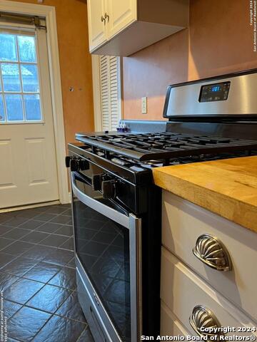 Image 15 of 16 For 308 Rosewood Ave E 1