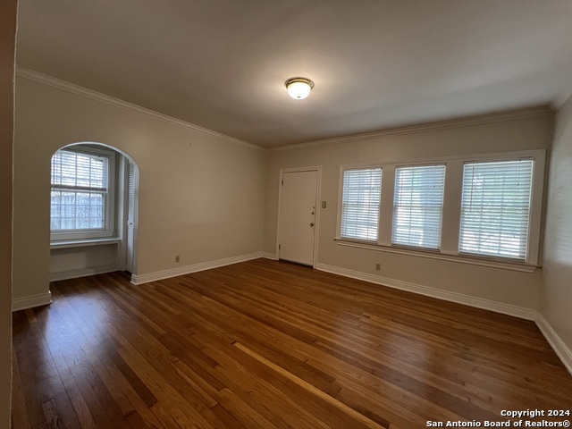 Image 3 of 16 For 308 Rosewood Ave E 1