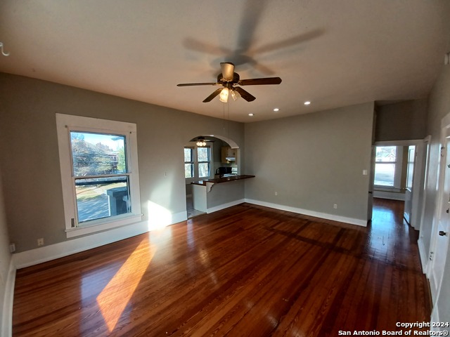 Image 3 of 11 For 124 Mistletoe Ave W 3