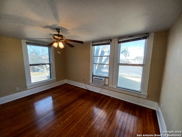 Image 6 of 11 For 124 Mistletoe Ave W 3