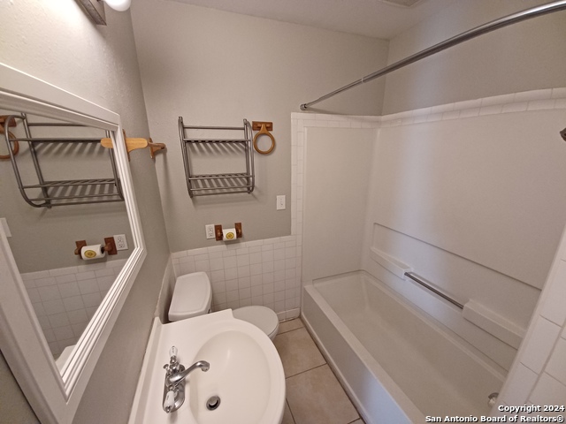 Image 8 of 11 For 124 Mistletoe Ave W 3