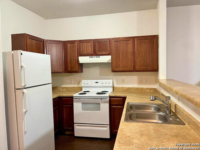 Image 7 of 16 For 8603 Kingsbury View 2