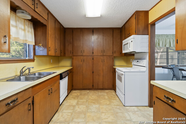 Image 11 of 25 For 616 Ridgecrest