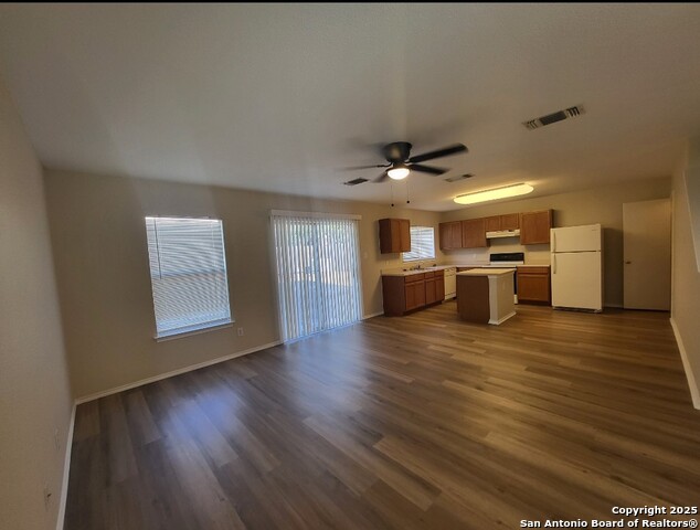 Image 4 of 21 For 754 Pinafore St