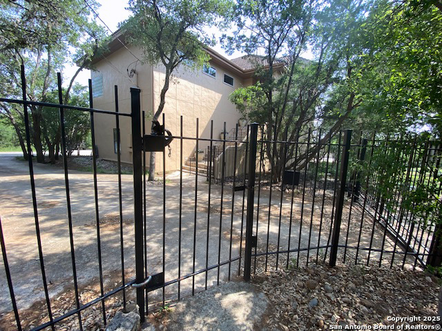 Listing photo id 2 for 31360 Wild Oak Hill