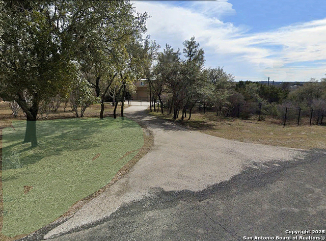 Listing photo id 3 for 31360 Wild Oak Hill