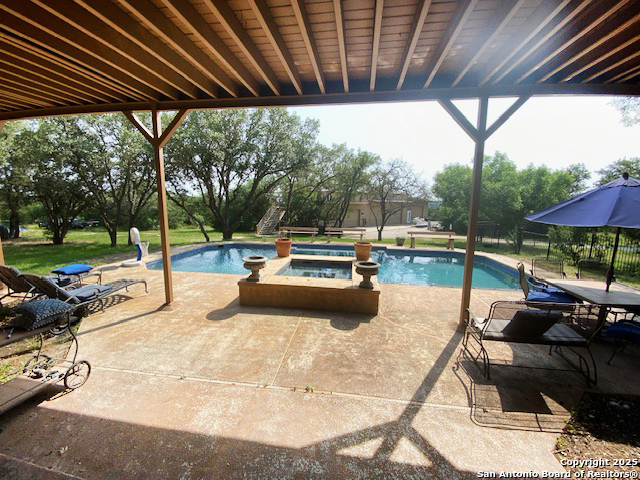 Listing photo id 4 for 31360 Wild Oak Hill