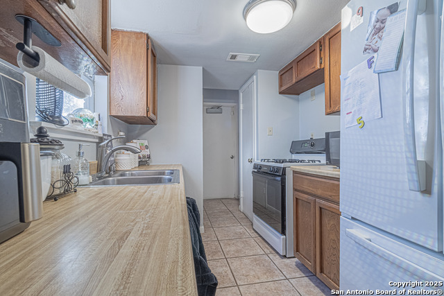 Image 15 of 27 For 3002 Aragon