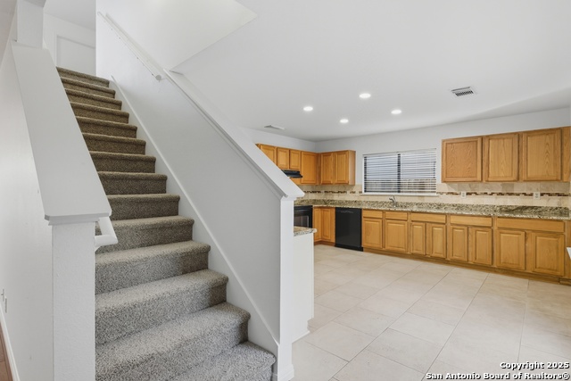 Image 8 of 18 For 10127 Silver Park