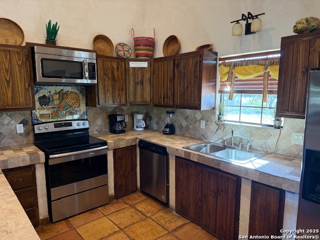 Listing photo id 4 for 584 Tierra Linda