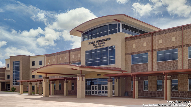 Listing photo id 17 for 12612 Cotorra Springs