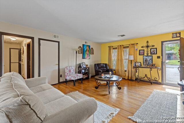 Image 9 of 27 For 131 Postwood